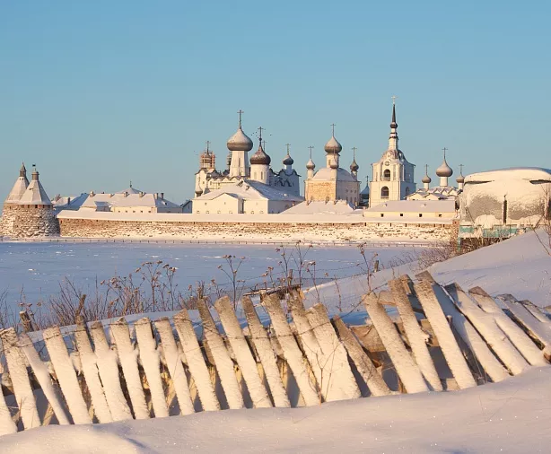 Изображение статьи Соловецкие острова: как добраться, где жить и что посмотреть Туры России