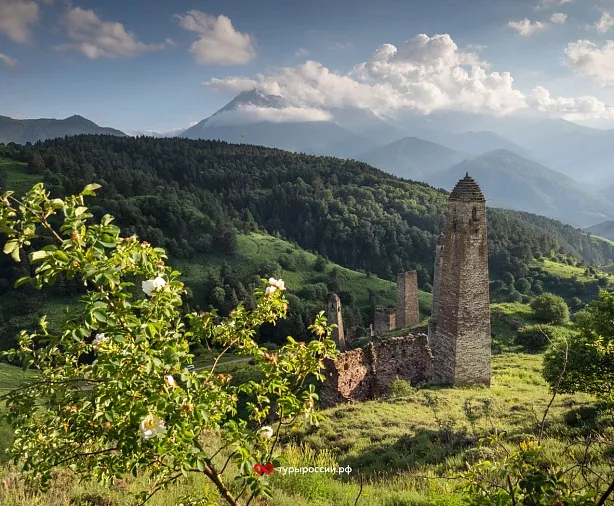 Изображение статьи Экскурсия из Владикавказа: Башенный Комплекс  Пялинг Туры России