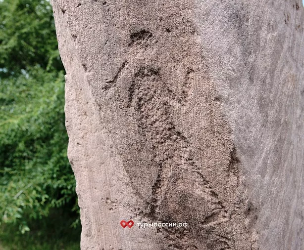 Изображение статьи Наскальные изображения на плитах курганов Хакасии Туры России