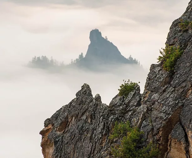 Изображение статьи Экскурсия из Магадана – посещение Хетинских Столбов Туры России