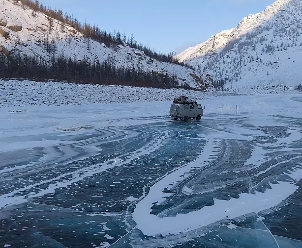 Изображение статьи Якутия: Зимняя Экспедиция по льду реки Индигирка Туры России