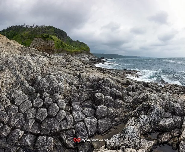 Изображение статьи Мыс Столбчатый: каменная симфония Кунашира Туры России