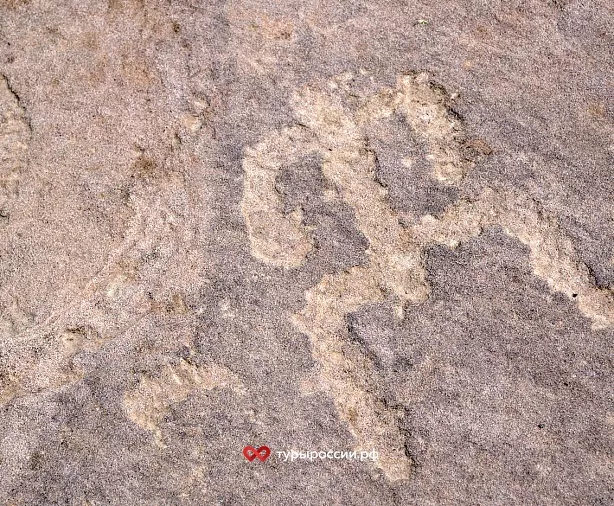 Изображение статьи Наскальные изображения на плитах курганов Хакасии Туры России