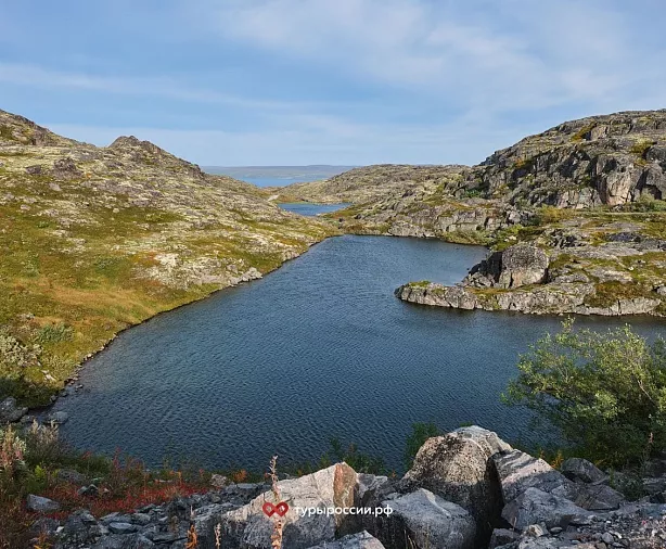 Изображение статьи Туристический маршрут на Полуостров Средний и Рыбачий – как добраться и что посмотреть Туры России
