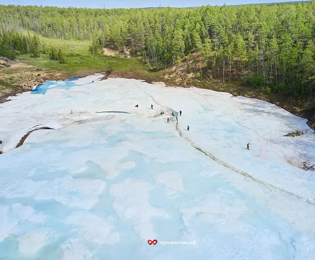 Изображение статьи Однодневная экскурсия из Якутска на Ледник Булуус: как добраться, что посмотреть, полезные советы Туры России