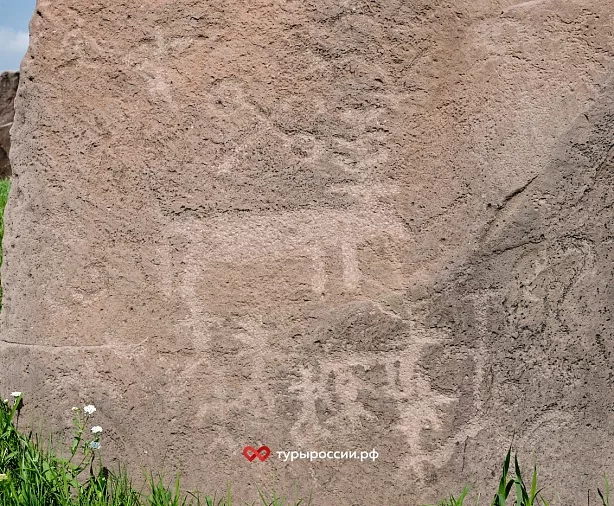 Изображение статьи Наскальные изображения на плитах курганов Хакасии Туры России
