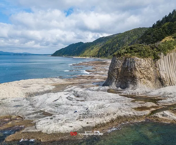 Изображение статьи Мыс Столбчатый: каменная симфония Кунашира Туры России