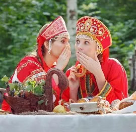 Тур Царь велел меды кушать!