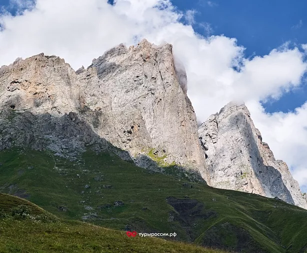Изображение статьи Экскурсия из Владикавказа: Храм Тхаба-Ерды Туры России