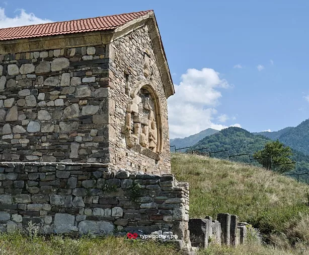 Изображение статьи Экскурсия из Владикавказа: Храм Тхаба-Ерды Туры России