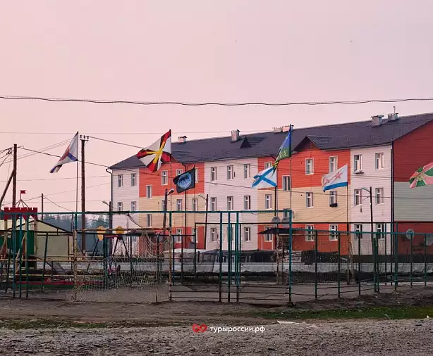 Изображение статьи Поселок Хонуу на реке Индигирка Туры России