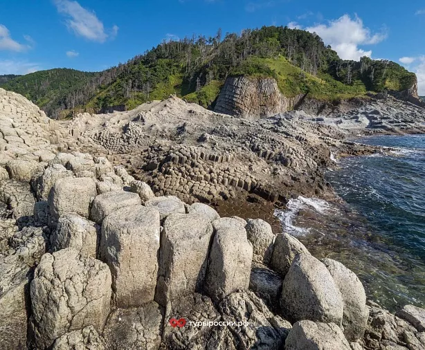 Изображение статьи Мыс Столбчатый: каменная симфония Кунашира Туры России