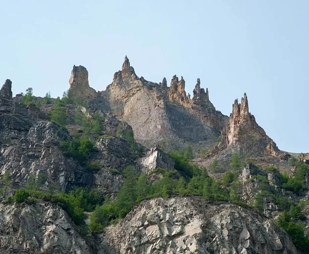 Изображение статьи Экскурсия из Магадана – посещение Хетинских Столбов Туры России