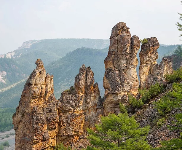 Изображение статьи Экскурсия из Магадана – посещение Хетинских Столбов Туры России