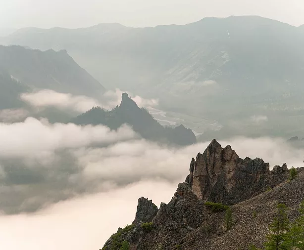 Изображение статьи Экскурсия из Магадана – посещение Хетинских Столбов Туры России