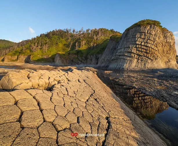 Изображение статьи Мыс Столбчатый: каменная симфония Кунашира Туры России