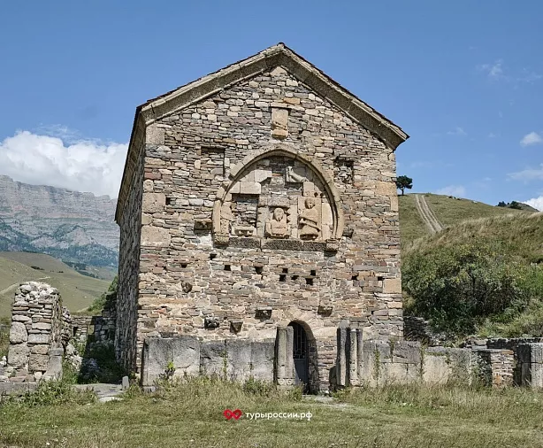 Изображение статьи Экскурсия из Владикавказа: Храм Тхаба-Ерды Туры России