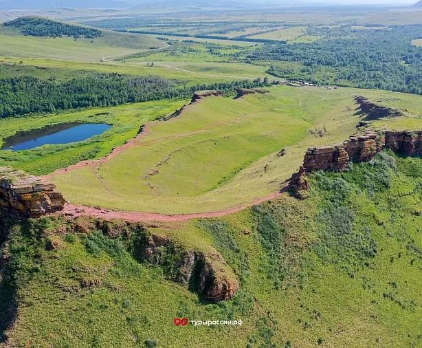 Изображение статьи Однодневная экскурсия из Абакана в музей-заповедник Сундуки Туры России