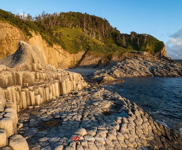 Изображение статьи Мыс Столбчатый: каменная симфония Кунашира Туры России